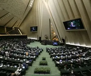 حواشی لحظه قرعه‌کشی در مجلس؛ روبوسی نمایندگان با نیکزاد