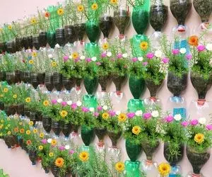 ایده های خلاقانه؛ با بطری های پلاستیکی آب معدنی این باغچه ایستاده رو واسه تراس بساز 