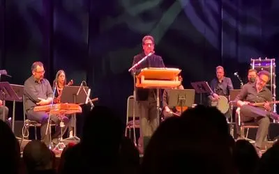 آواز همایونی؛ همایون شجریان تو کلگری با خوندن "هوای زمزمه‌هایت" هوای سالن رو داست