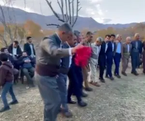 آواز محلی؛ پیرمردهای کورد تو کوه دست به دست هم په رقص با اقتداری میرن