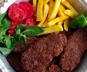 آموزش آشپزی؛ کتلت رو با چه گوشتی بپزیم که حسابی نرم و لطیف بشه؟