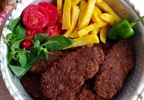 آموزش آشپزی؛ کتلت رو با چه گوشتی بپزیم که حسابی نرم و لطیف بشه؟