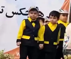 آواز شاد؛ پسر بچه نیم قلمی رفته سرود بخونه ولی چه رقصی میکنه فسقل بچه