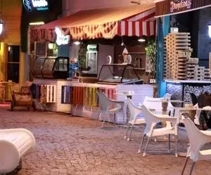 (عکس) اقدام عجیب یک کافه‌ در تهران؛ زبان فارسی ممنوع!