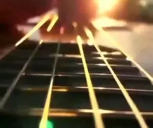 گیتار زدن خاص با زاویه فیلم برداری خاص تر! + ویدیو