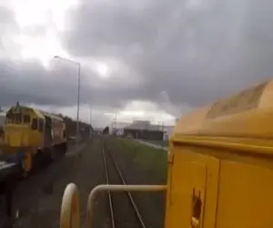 معماری طبیعت؛ قطار ماشینو رو ریل بغل کرد با خودش برد