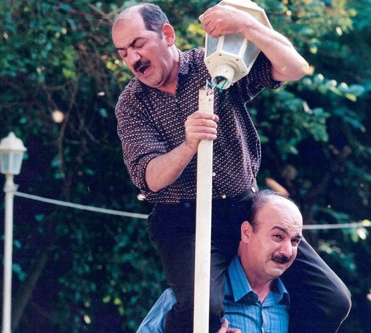 زیر درخت هلو