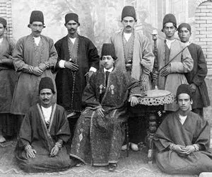 سوار ماشین زمان بشوید؛ قلیان کشیدن زمانی فخر ایرانیان بود