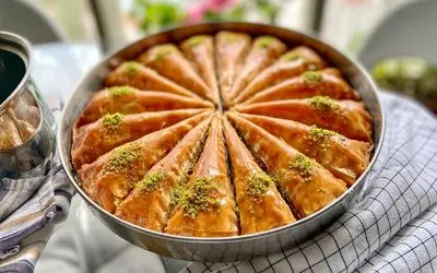 طعام خوش پخت نوروزی؛ چه حرفه ای باقلوا استانبولی رو طبخ میکنه خوشمزگی ازش میچکه