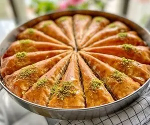طعام خوش پخت نوروزی؛ چه حرفه ای باقلوا استانبولی رو طبخ میکنه خوشمزگی ازش میچکه
