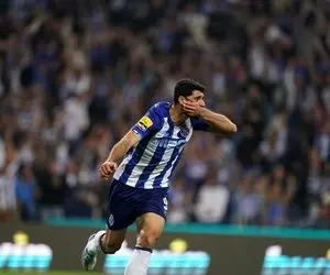 تشویق هماهنگ و جالب مهدی طارمی تو ورزشگاه پورتو