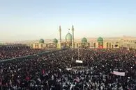(ویدئو) اقامه نماز بر پیکر رهبر شهید انقلاب توسط آیت‌الله جوادی آملی