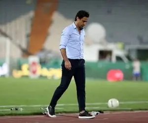 فرهاد مجیدی باید برای حل مشکل دفاع استقلال فکر اساسی کند