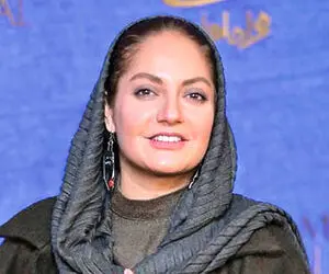 عکس "مهناز افشار" که مال عهد بوقه باوقاری بوده واسه خودش؛ ساعت دیواری دستشه!؟