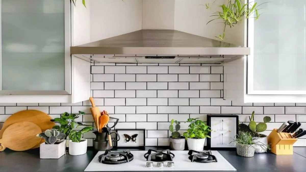 white-kitchen-backsplash-idea-e1692692029295