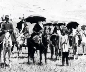  سفر به عصر قاجار؛ اردوی سلطنتی با بساط قلیان کشی و شطرنج بازی صدراعظم در لواسان