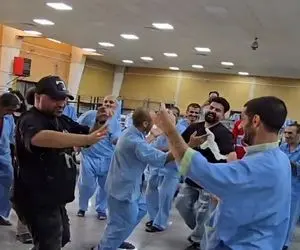 آواز محلی؛ خواننده مردمی رفته پیش افراد به دام اعتیاد گرفتار و بی خانمان چه رقصی کردن