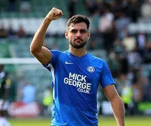 (عکس) پست جنجالی؛ رایان تفضلی در راه ایران و پرسپولیس