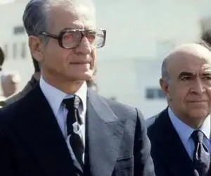 سفر به ایام قدیم سال 1345؛ هویدا در کنار رضا پهلوی و فرح تفنگ به دست درحال نفرت فشانی 