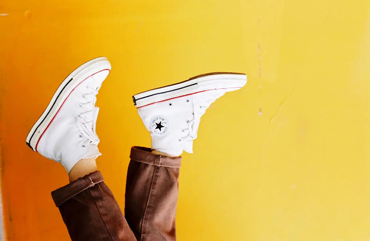 white-converse-sneaker-and-brown-cotton-pants