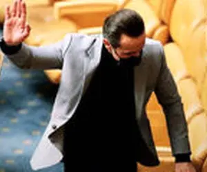 علی کریمی در فکر رفتن ...