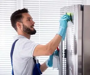 ترفندای خونگی پاک کردن بدنه یخچال؛ اینجوری تو سه سوت یخچالتُ شیک و براق کن