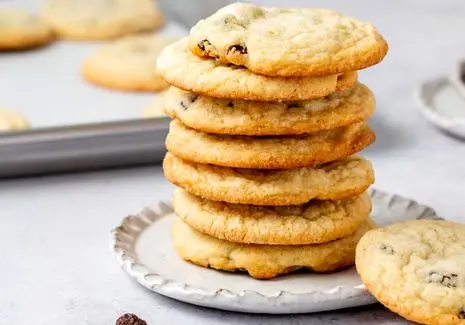 آموزش آشپزی؛ طرز تهیه شیرینی کشمشی به خوشمزگی بازاری