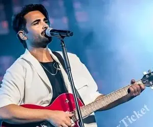 آواز جگرسوز؛ سهراب پاکزاد ترانه تو مال من باش رو با یه پیرهن اکلیلی خوند چه زرق برقی