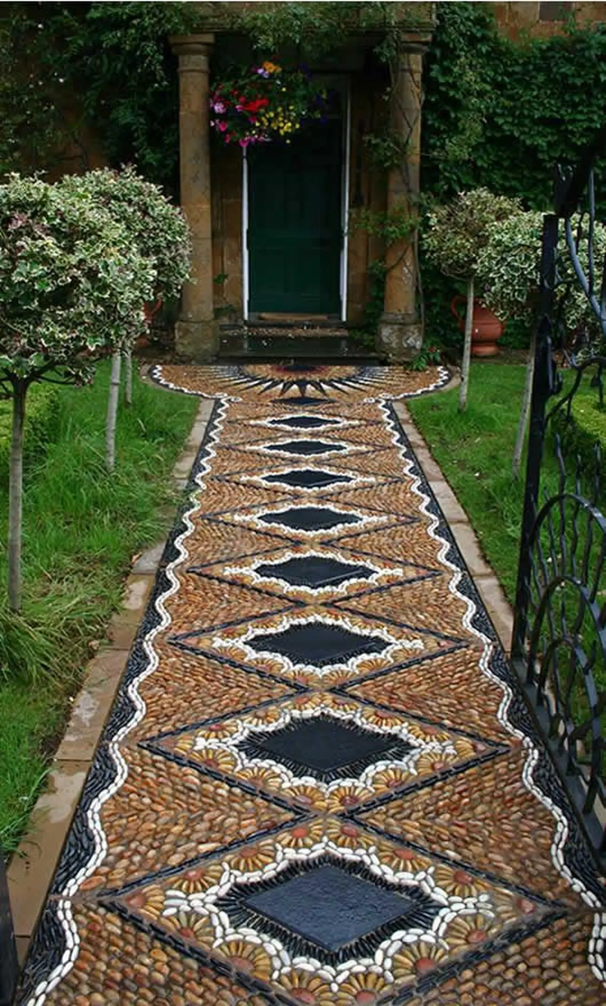 موزاییک شیک حیاط