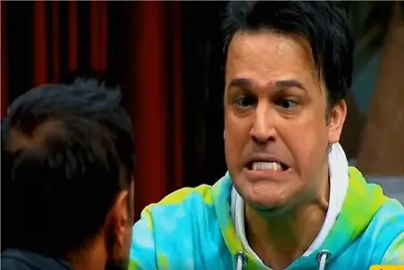 سکانس خندان/حامد آهنگی هر دهن کجی برای خندوندن حیایی میکنه/مرغ  همدونی میشه