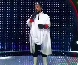 آواز شاد؛ شرکت کننده با استایل فضایی اومده آهنگ اصیل میخونه صدا به تصویر نمیاد اصلا