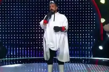 آواز شاد؛ شرکت کننده با استایل فضایی اومده آهنگ اصیل میخونه صدا به تصویر نمیاد اصلا