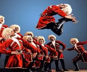 یکی از رقص آورترین آهنگ های ترکی اینه حتی معنیشو نفهمی؛ چینی چینی چایدان جمیل بایرامی