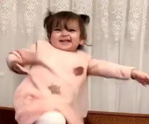 آواز بلرزون؛ تورک فنچ قیزی چه رقص میکنه/ موتورش رو دور تند