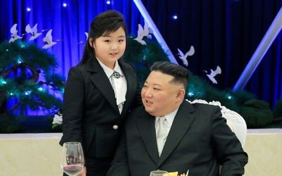 (ویدئو) صمیمیت کیم جونگ اون با دخترش؛ آیا این دختر رهبر بعدی کره شمالیه؟