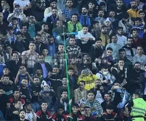 (عکس) نصب بنر جنجالی هواداران استقلال مقابل ساختمان فدراسیون فوتبال!