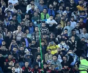 (عکس) نصب بنر جنجالی هواداران استقلال مقابل ساختمان فدراسیون فوتبال!