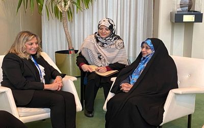 (عکس) پوشش مقام زن لبنانی در دیدار با معاون رئیسی