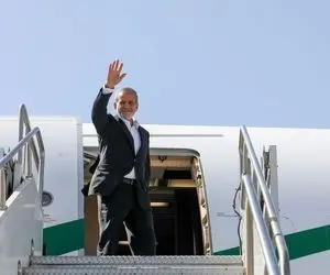 حرف‌های پزشکیان پایِ پلکان هواپیما وایرال شد