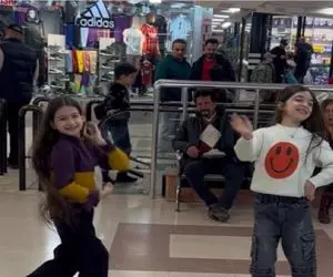 آواز اصیل؛ دختر بچه ها با اومدن برق پاساژ ونوس انزلی یه رقص آذری کردن حظ میکنی