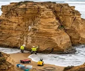 معماری خلاقانه؛ صخره تو ساحلو با ویو دریا شکافتن خونه ساختن تو دلش شوک میشی از قشنگیش