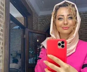 عکس نفیسه روشن در کنار گل های زیبا و چشم های رنگی اش!
