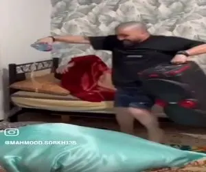 آواز شاد؛ پسر مردم آزار رفقاش خوابن نصفه شب با اسپیکر رفت بالاسرشون آذری رقصید گرخیدن