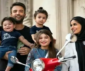 آواز احساسی؛ بنیامین بهادری تو خونه دنجش دورهمی گرفته میزنه و میخونه مهمونا مبهوتشن