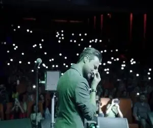 آواز ماندگار؛ ببینید راغب موقع خوندن آهنگ ستاره بارون تو کنسرتش چه گریه ای کرد