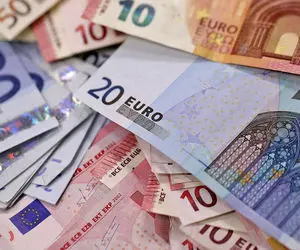 قیمت دلار و یورو در صرافی ملی امروز یکشنبه 15 فروردین 1400