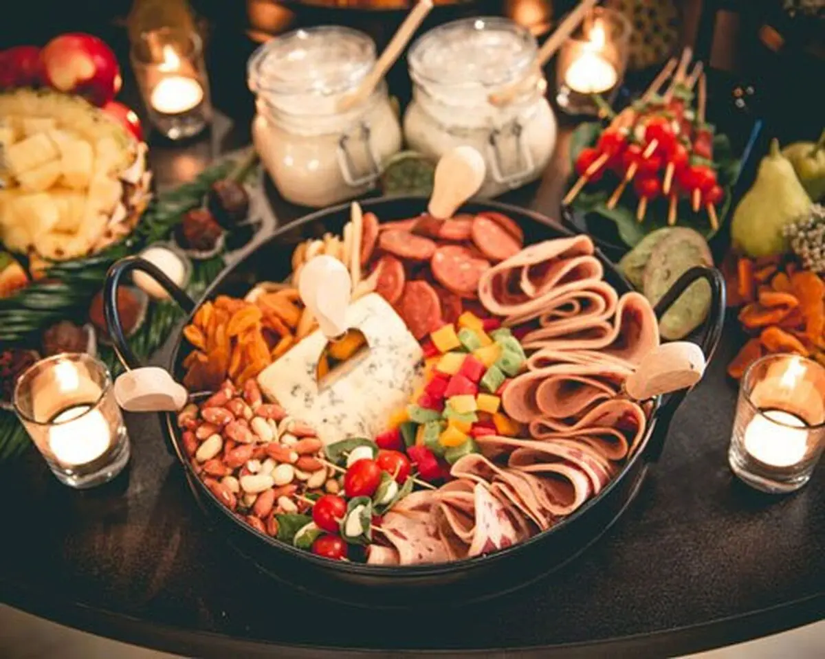 چیدمان میزه مزه شیک