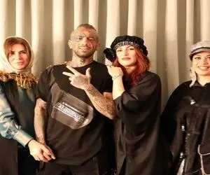 (عکس) امیر تتلو تتوی منشوری مادرش را با حجاب کرد!