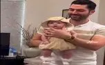 آواز شاد؛ باباهه دخترشو که مثل عروسک کوکیه با دست رقصوند آب قند لازم میشی انقد جیگره