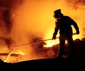 مردی به خاطر ضرر در بورس خود را در کوره ذوب آهن انداخت
